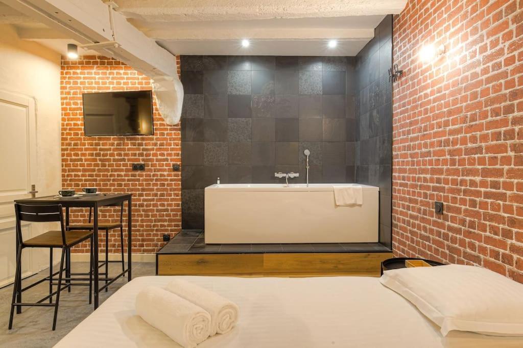 Industrial-Style Studio With Bathtub, Vieux-Lyon Lião Exterior foto