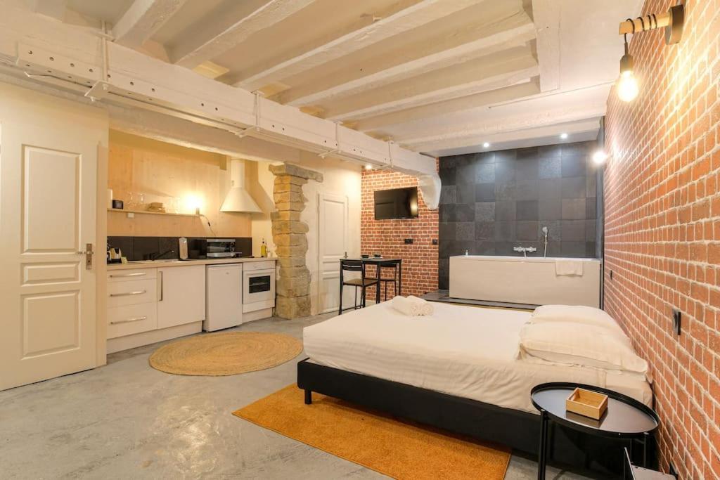 Industrial-Style Studio With Bathtub, Vieux-Lyon Lião Exterior foto