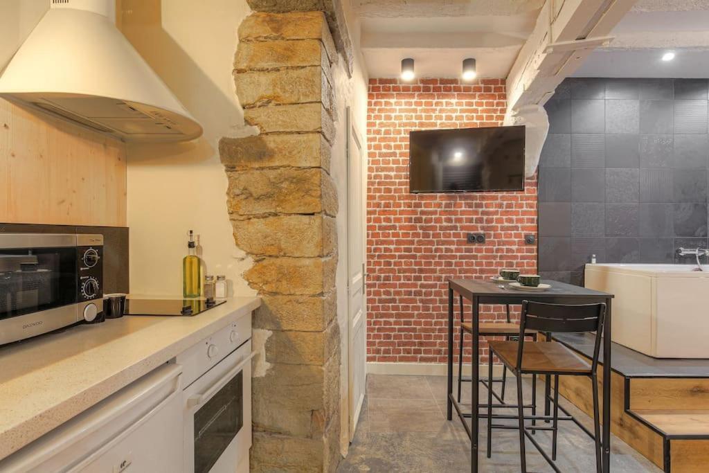 Industrial-Style Studio With Bathtub, Vieux-Lyon Lião Exterior foto
