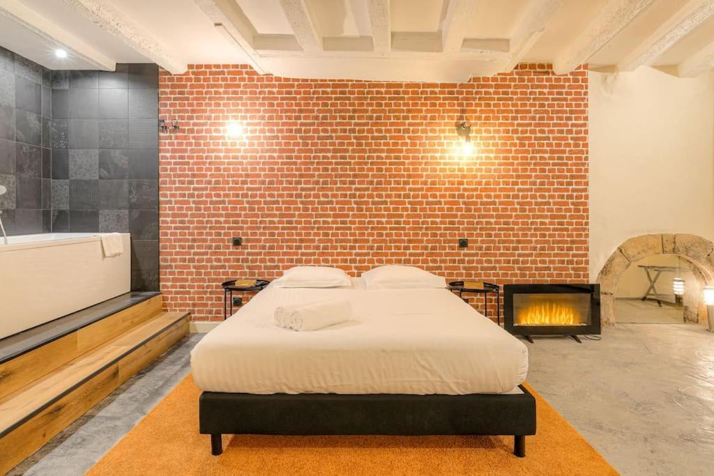 Industrial-Style Studio With Bathtub, Vieux-Lyon Lião Exterior foto