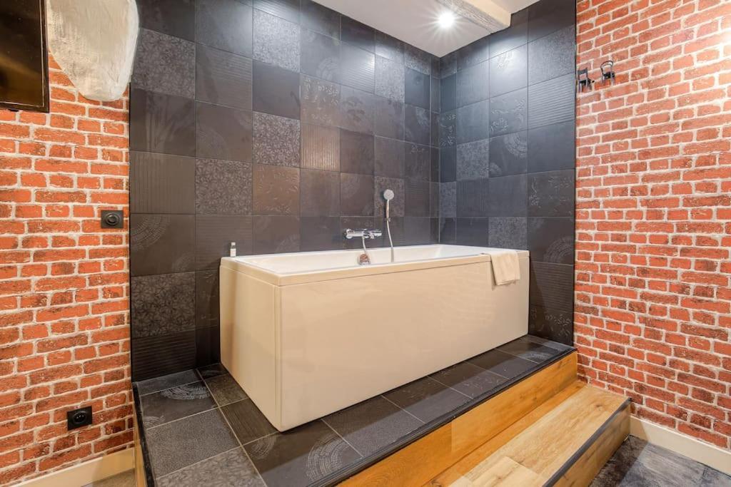 Industrial-Style Studio With Bathtub, Vieux-Lyon Lião Exterior foto