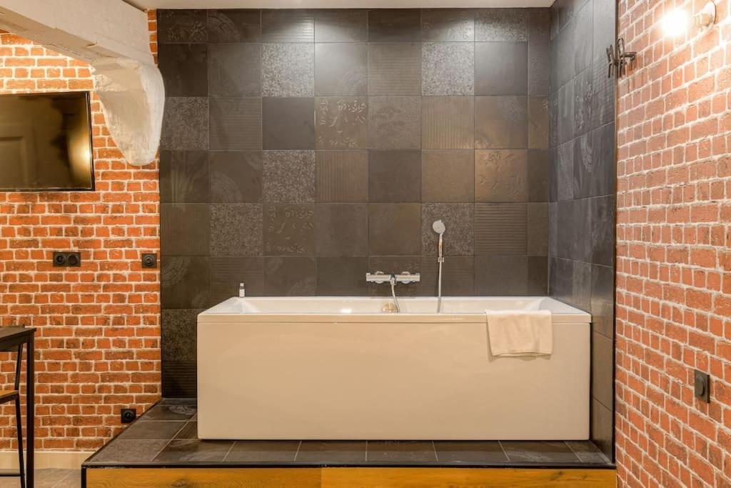 Industrial-Style Studio With Bathtub, Vieux-Lyon Lião Exterior foto
